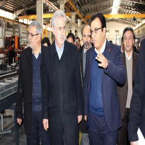 The presence of the esteemed governor of East Azerbaijan with the managers of production units in the exhibition